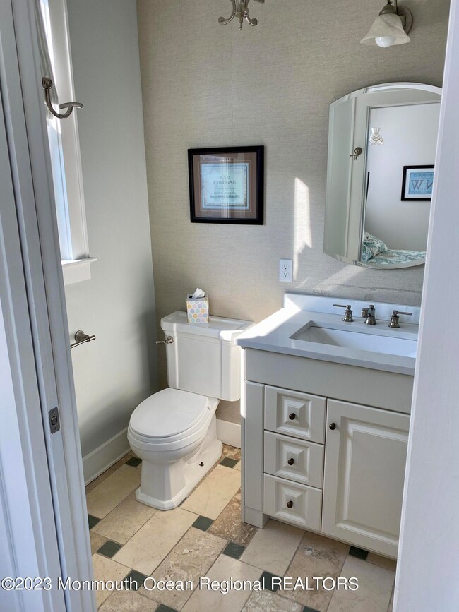 7 level 1 master bathroom