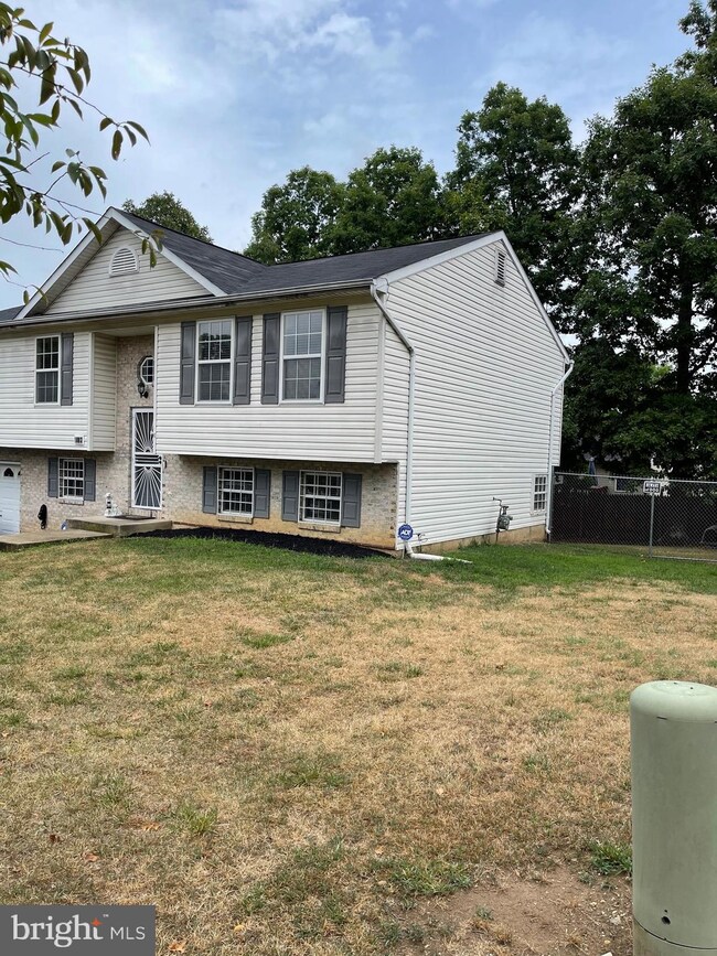 1003 Minna Ave, Capitol Heights, MD 20743 - photo 4