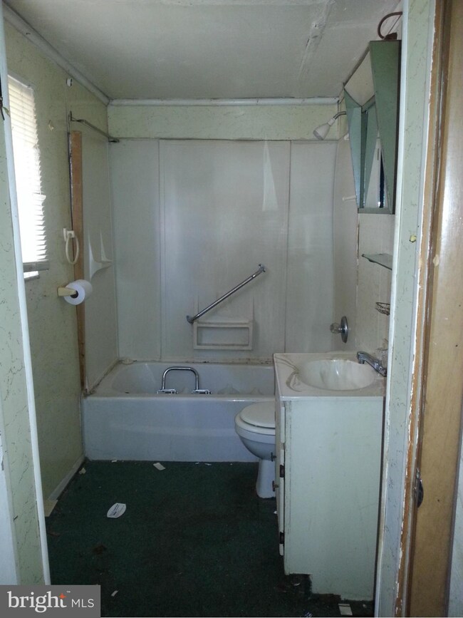 324 S Mont Valla Ave, Hagerstown, MD 21740 - photo 6