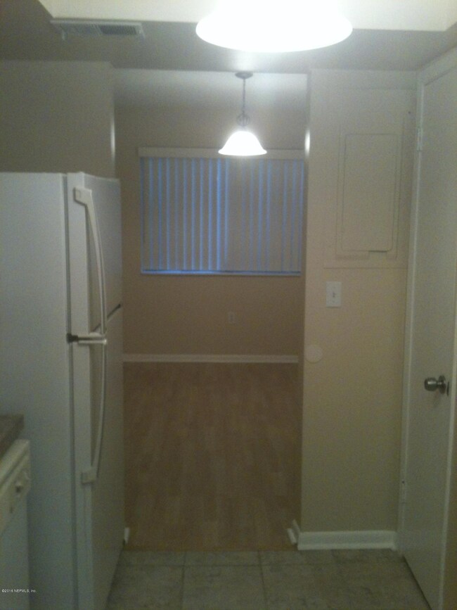 721 Oaks Manor Ct, Jacksonville, FL 32211 - photo 4