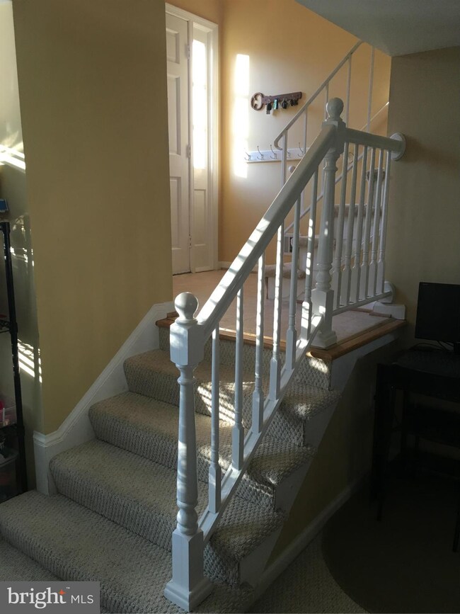 17617 Shamrock Dr, Olney, MD 20832 - photo 2