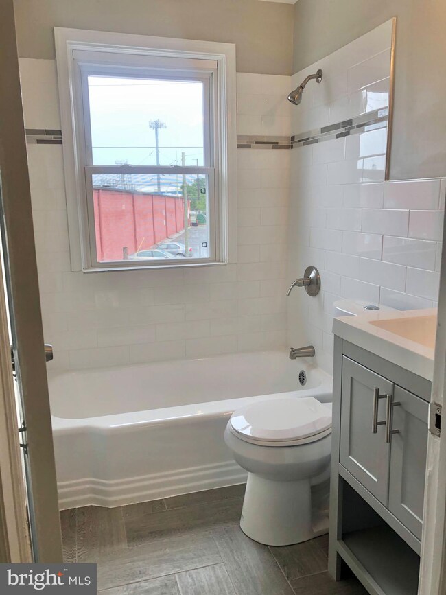 61 S Hawthorne Rd, Middle River, MD 21220 - photo 2