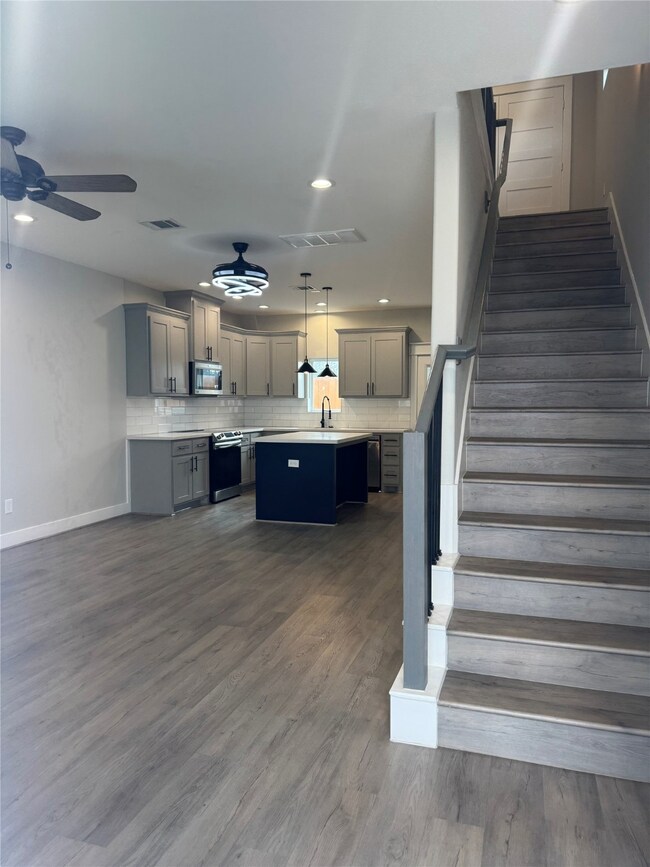 2413 Glen Ln unit D, Houston, TX 77088 - photo 4