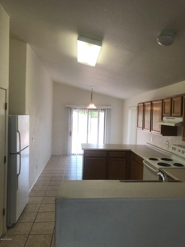 7981 E Jennifer Anne Dr, Tucson, AZ 85730 - photo 4