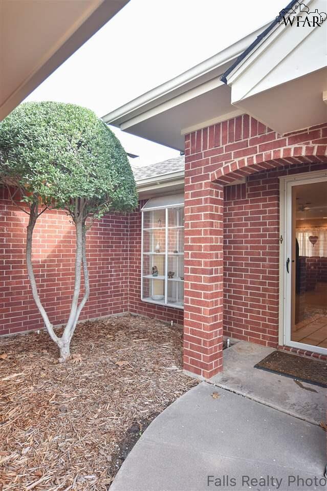 1509 Malcolm Ln, Wichita Falls, TX 76302 - photo 2