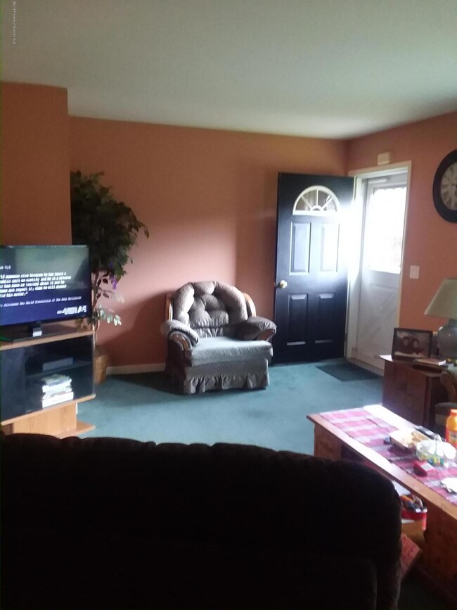 102 Hickory St, Archbald, PA 18403 - photo 4