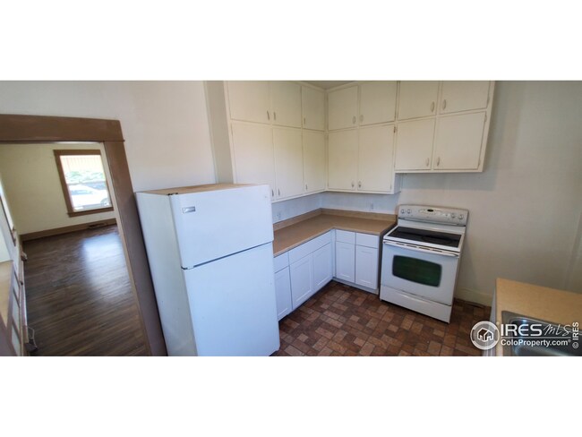 FRONT HOUSE KITCHEN TO LIVING ROOM