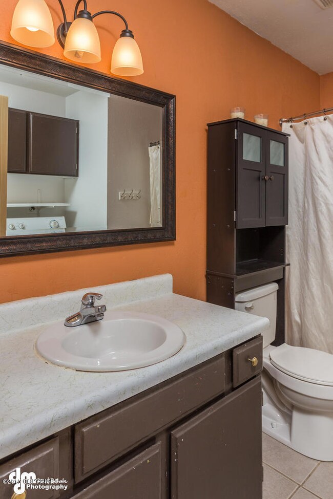 712 N Bragaw St Unit 12-large-005-Unit 1
