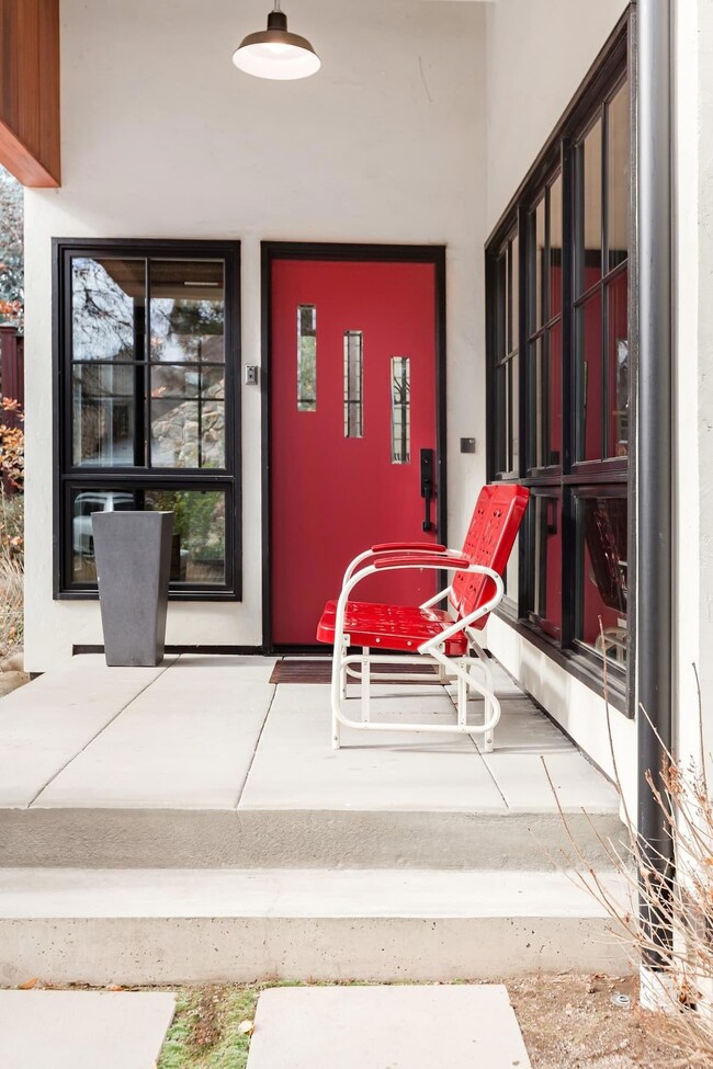 84 NW Drake Rd, Bend, OR 97703 - photo 3