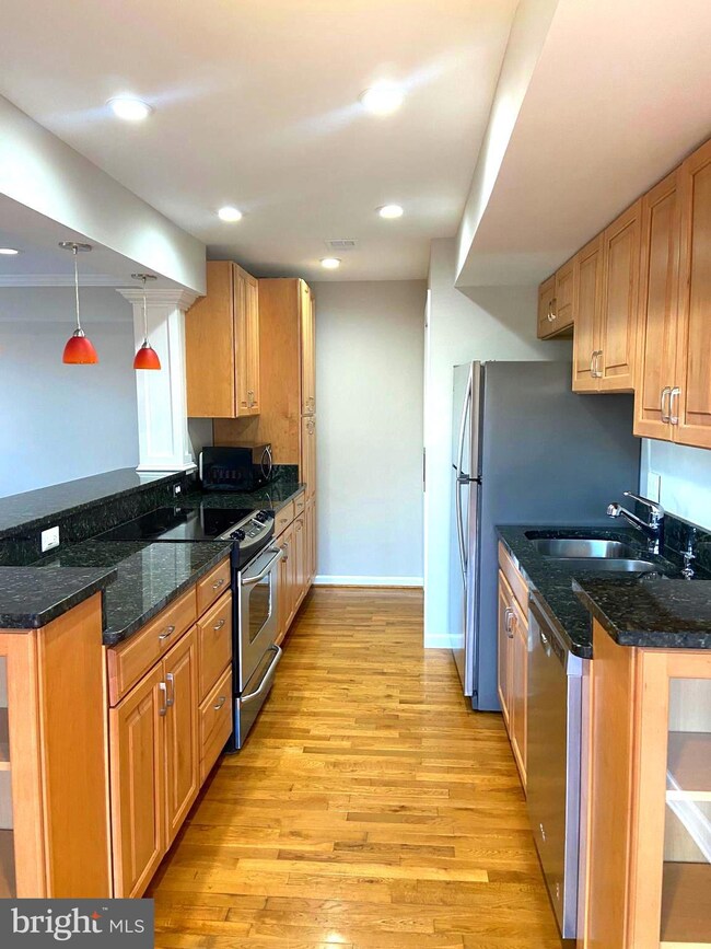 9518 Hagel Cir unit D, Lorton, VA 22079 - photo 7