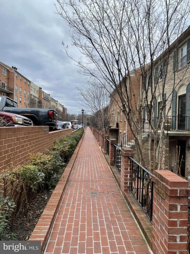 1642 Beekman Place NW unit B, Washington, DC 20009 - photo 4