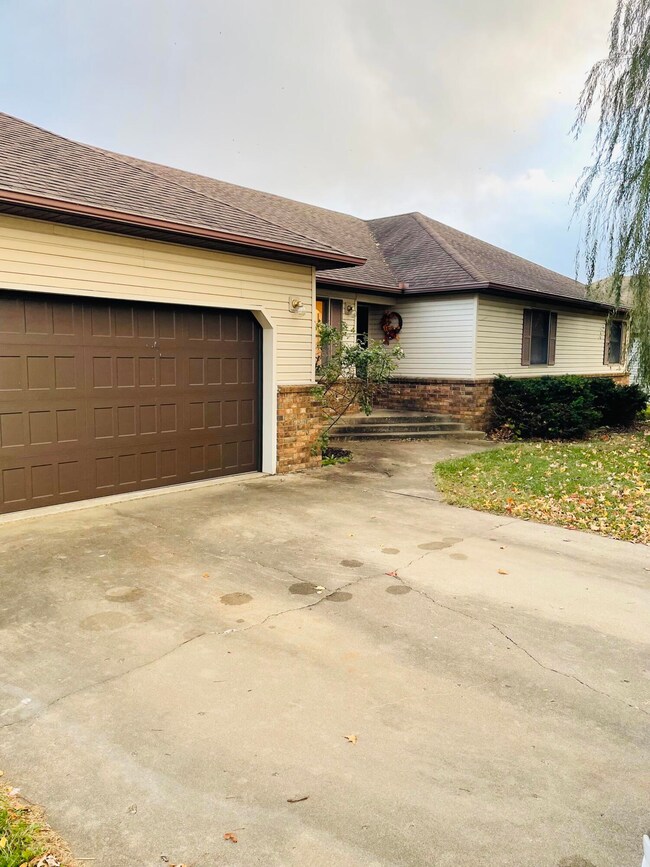 206 S Birum Ave, Bolivar, MO 65613 - photo 5