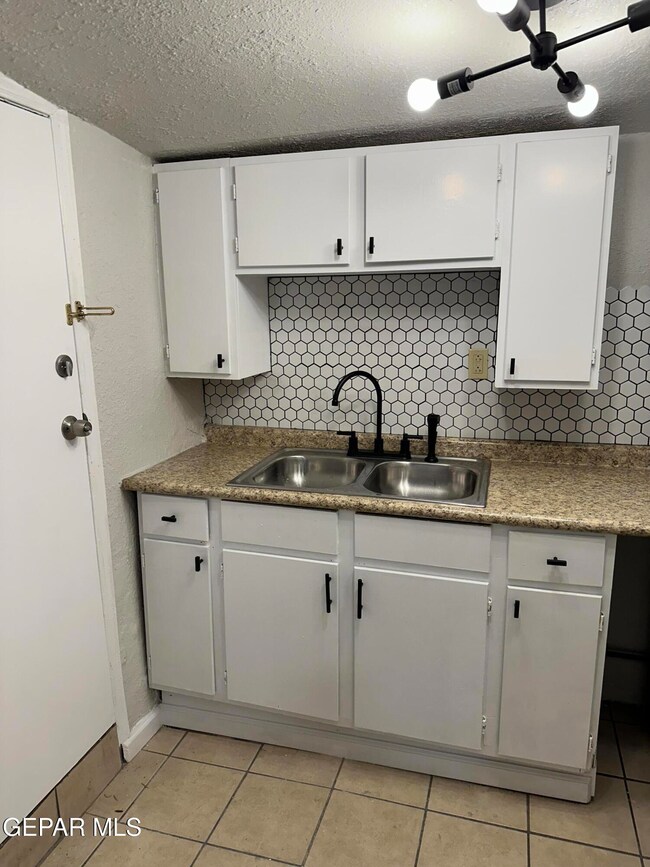 7909 La Jolla Dr unit B, El Paso, TX 79915 - photo 4