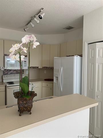 NICE KITCHEN