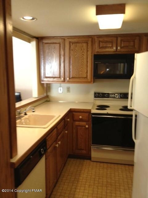 52 Village Dr, Stroudsburg, PA 18360 - photo 6