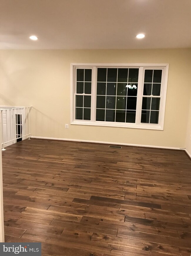 13340 Nickleson Dr, Woodbridge, VA 22193 - photo 2