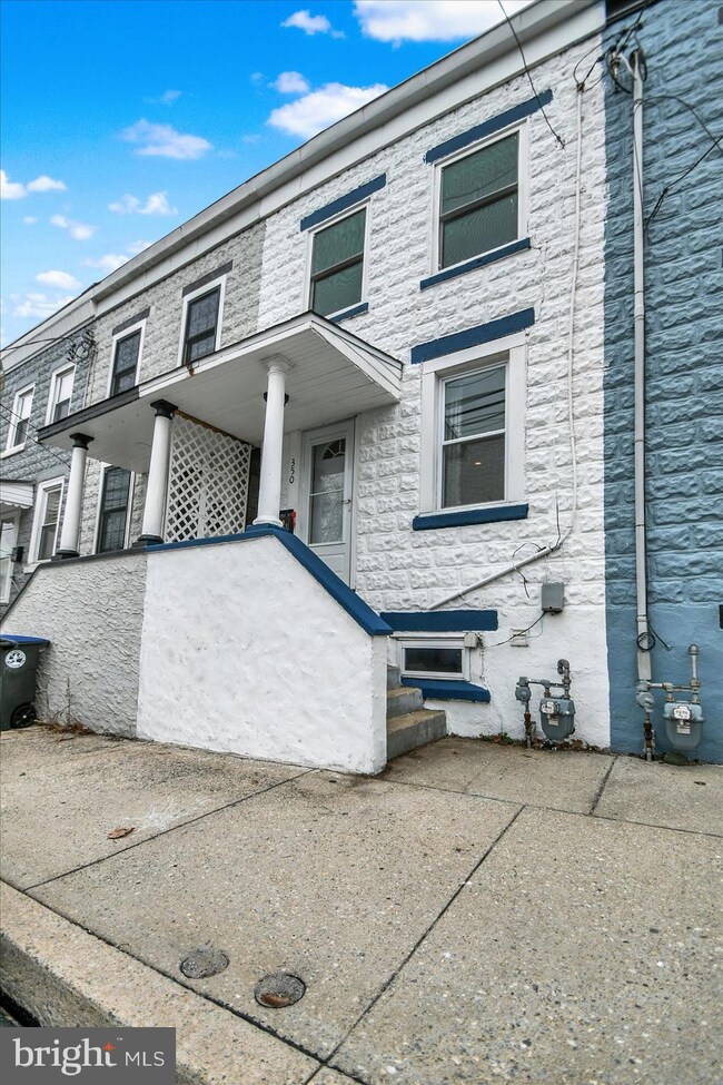 350 1/2 E Elm St, Conshohocken, PA 19428 - photo 2