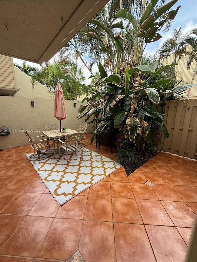 614 Executive Center Dr unit 104, West Palm Beach, FL 33401 - photo 2