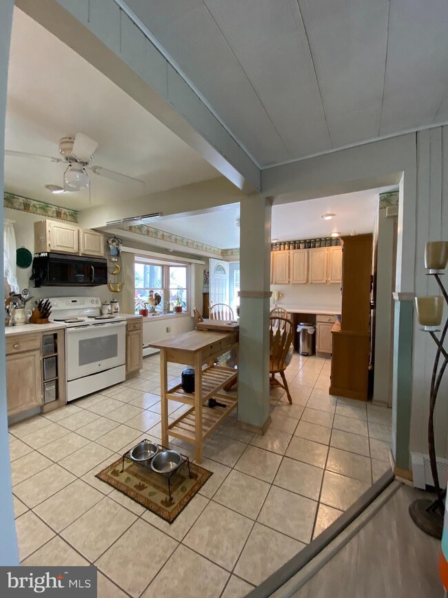 31 Rolling Ln, Levittown, PA 19055 - photo 3