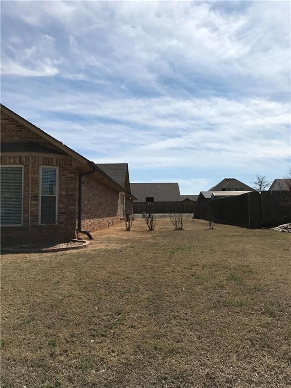 908 Woodward Ave, Moore, OK 73160 - photo 2