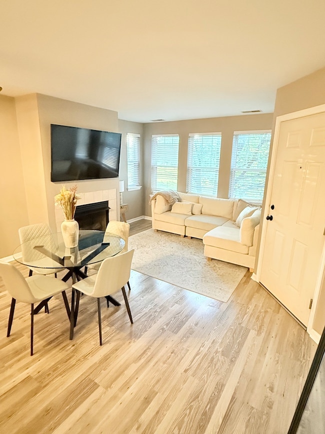 649 W Division St unit B, Chicago, IL 60610 - photo 3