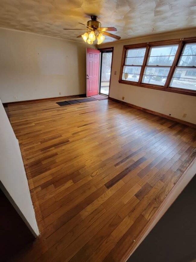 1108 E 32nd St, Marion, IN 46953 - photo 5