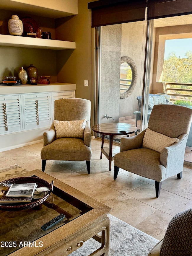 1008 chairs