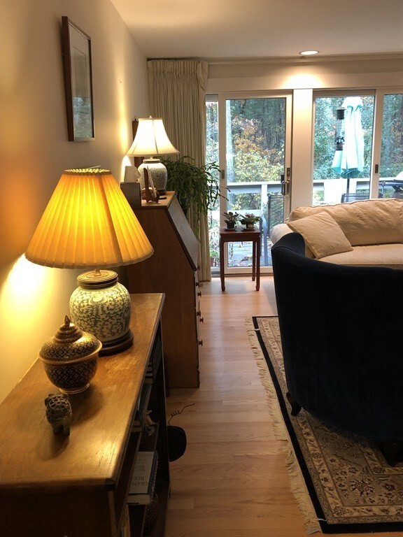 352 Hemlock Cir, Lincoln, MA 01773 - photo 2