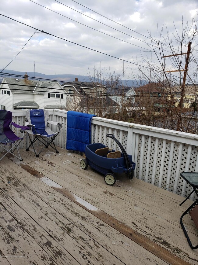 702 Dunmore St, Throop, PA 18512 - photo 3