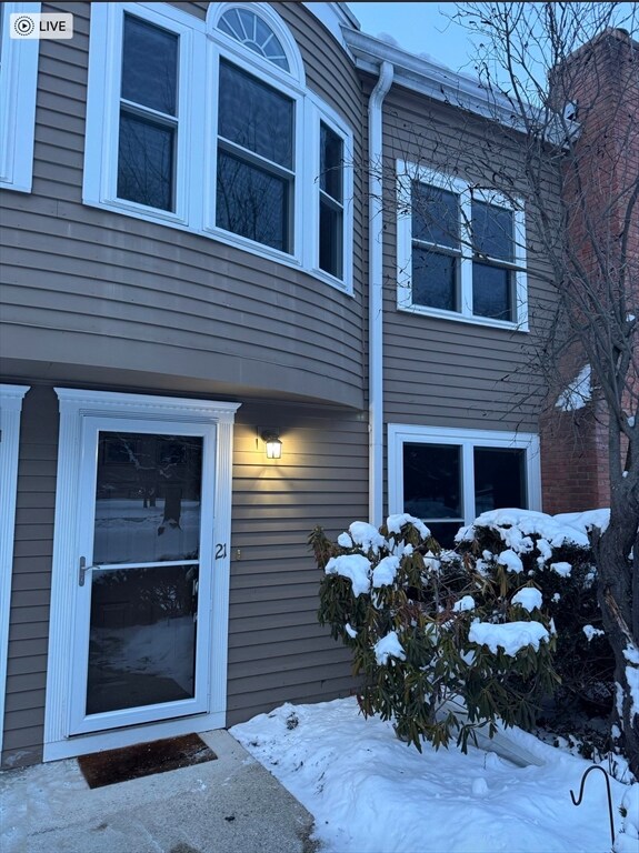 75 Page Rd unit 21, Bedford, MA 01730 - photo 2