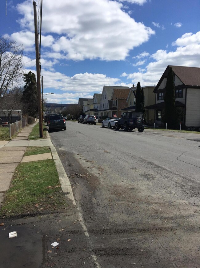 1144 Sloan St, Scranton, PA 18504 - photo 3