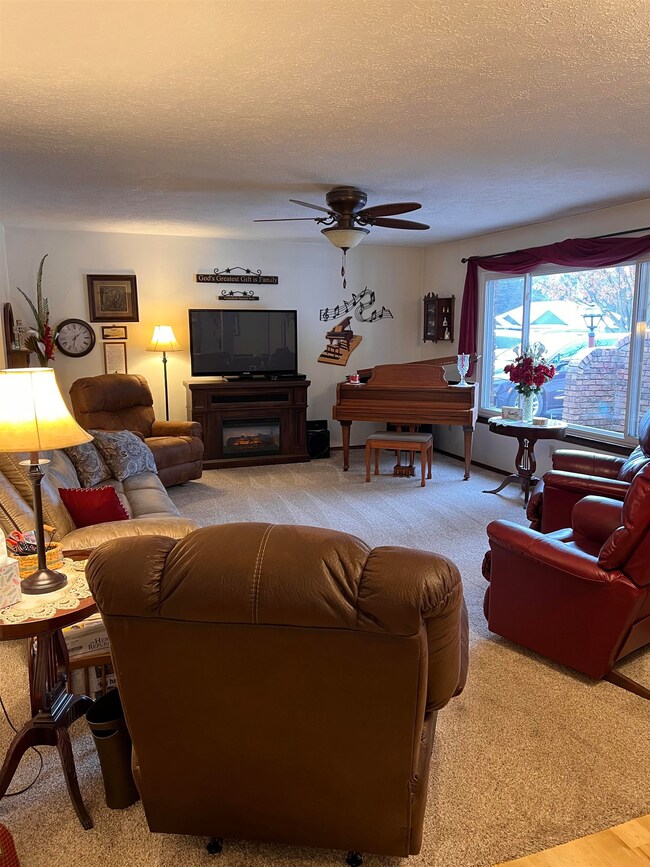 603 N Wayne St, Fremont, IN 46737 - photo 3