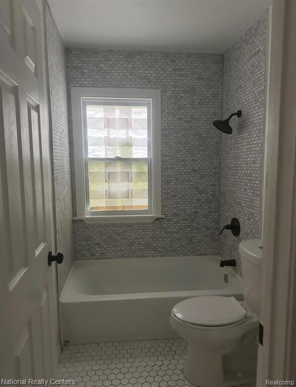 18462 Grandville Ave, Detroit, MI 48219 - photo 4