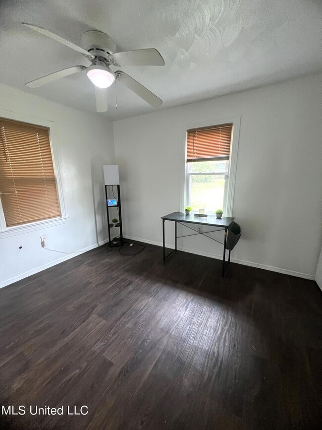 16232 Crestview A Bedroom