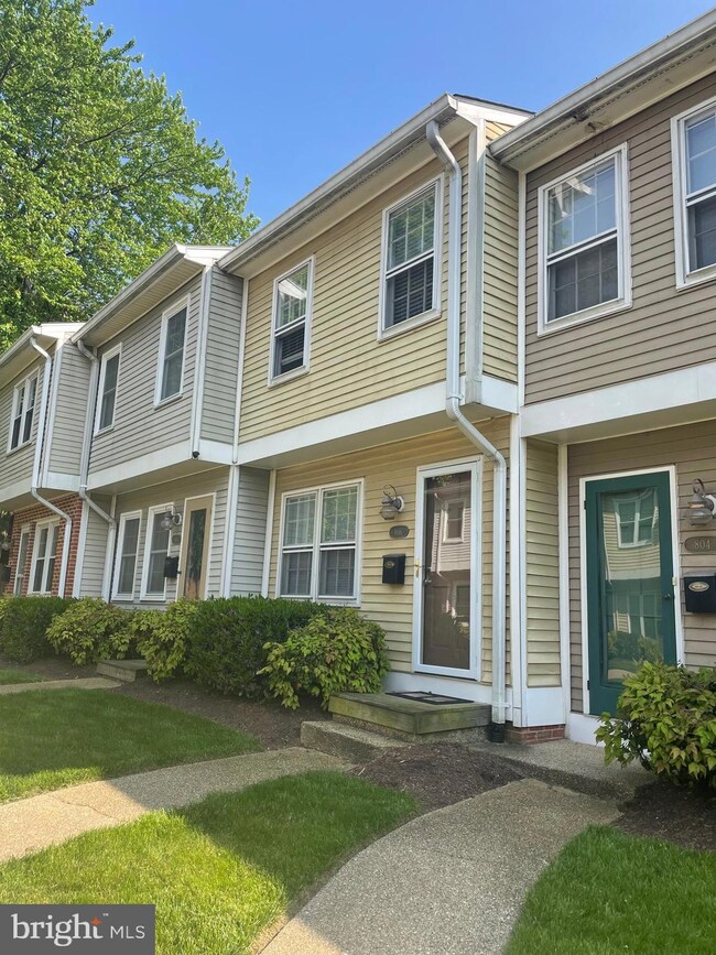 806 Mews Ln, Frederick, MD 21701 - photo 2