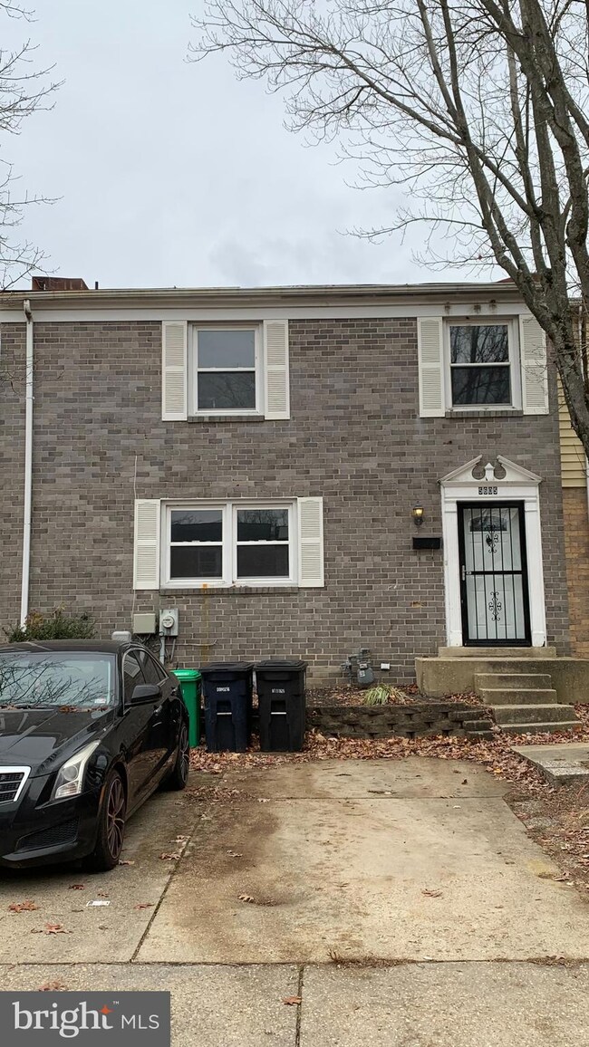 5605 Rollins Ln, Capitol Heights, MD 20743 - photo 2