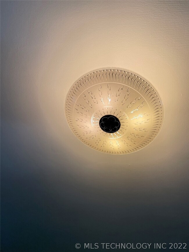 402 E 6th St, Claremore, OK 74017 - photo 7