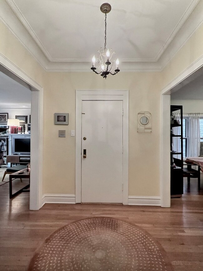 2921 N Pine Grove Ave unit 1, Chicago, IL 60657 - photo 5