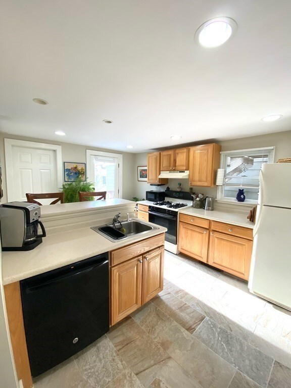 202 Washington St unit 2, Marblehead, MA 01945 - photo 3