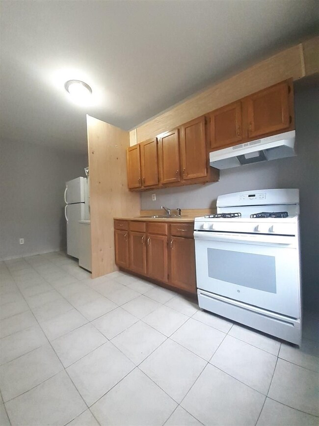 216 Highpoint Ave, Weehawken, NJ 07086 - photo 2