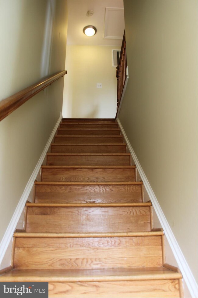 537 W Diamond Ave, Gaithersburg, MD 20877 - photo 7