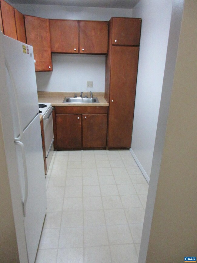 1215 Wertland St unit B22, Charlottesville, VA 22903 - photo 2