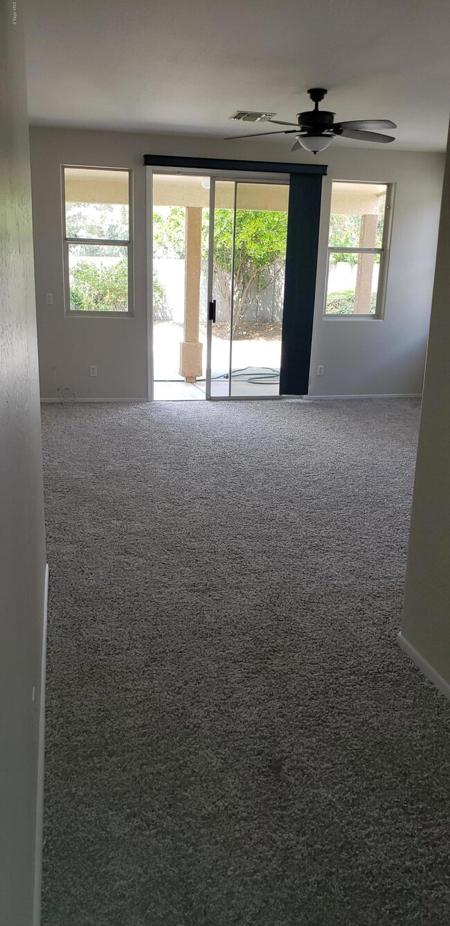 LIVINGROOM 1
