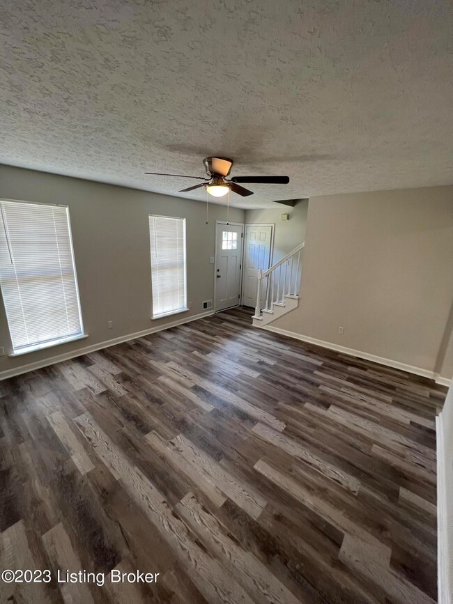 6611 Burlwood Dr, Louisville, KY 40229 - photo 3