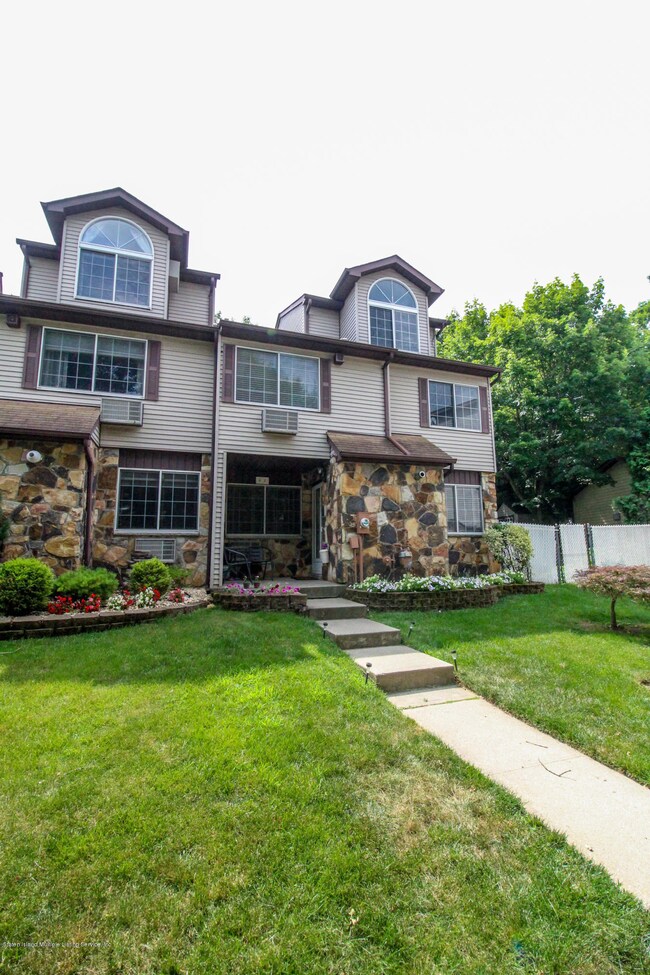 43 Croft Ct, Staten Island, NY 10306 - photo 3