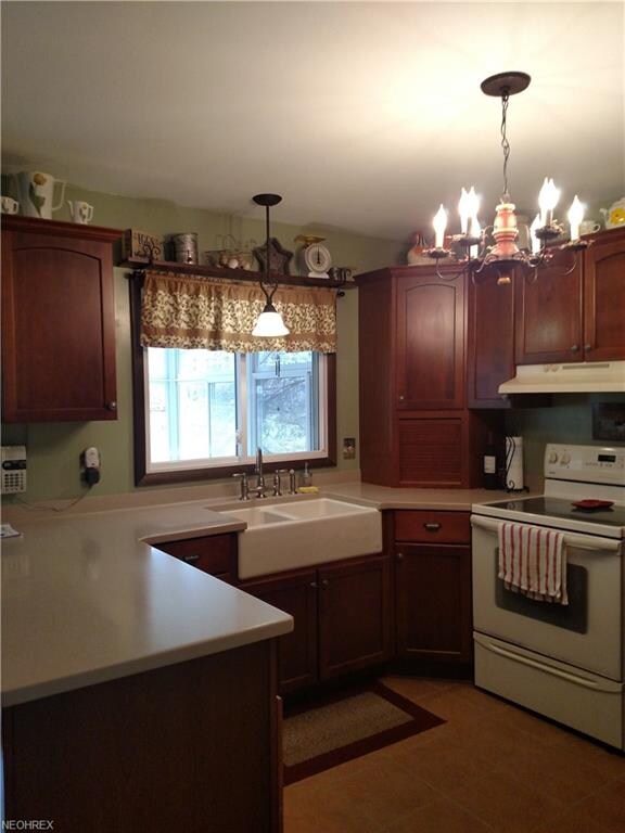 Notice the farmhouse sink.