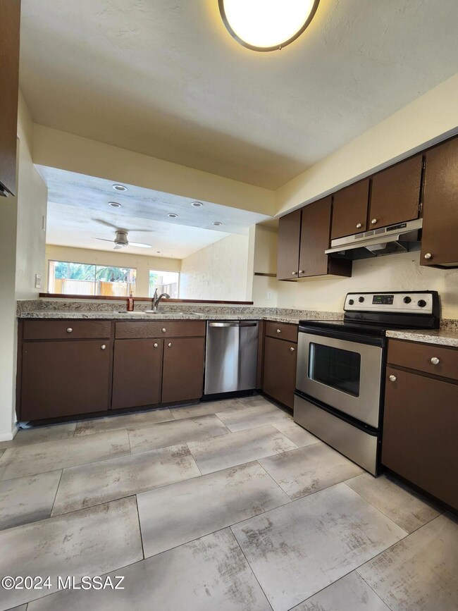 1349 E Fort Lowell Rd unit C, Tucson, AZ 85719 - photo 7