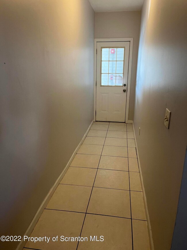 108 E Market Apt 5 St, Scranton, PA 18508 - photo 2
