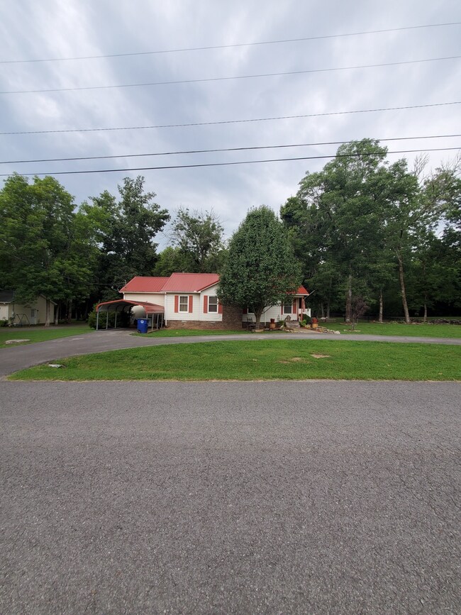 212 Tremont Dr, Shelbyville, TN 37160 - photo 4