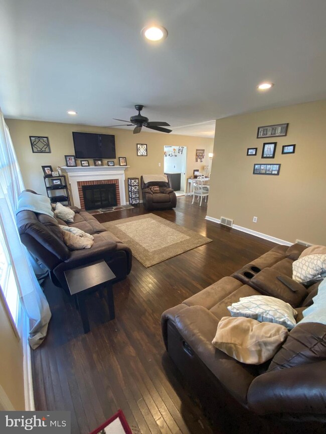 803 Amosland Rd, Morton, PA 19070 - photo 5